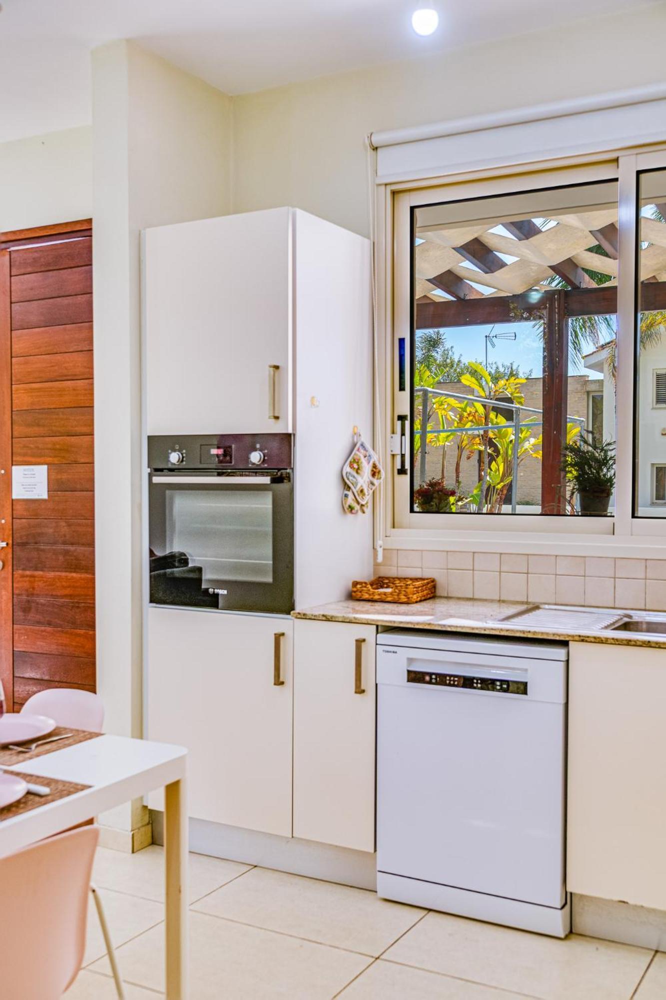Villa Venus By Ezoria Villas เปร์โวเลีย ภายนอก รูปภาพ
